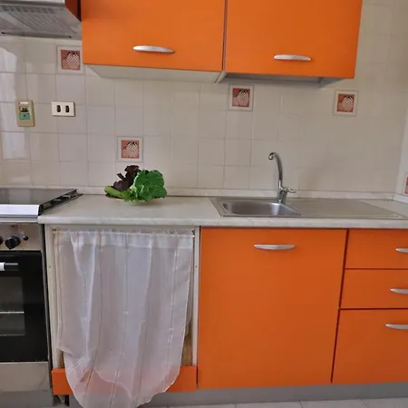 Casa Vacanze Rita 2 A 5 Posti Appartement *